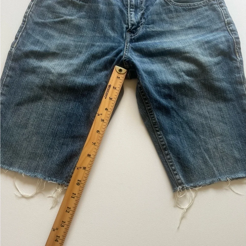 EUC‎ Levi's 511 Shorts Size 32x10 Mens Slim Bermuda Blue Denim Shorts (B5)